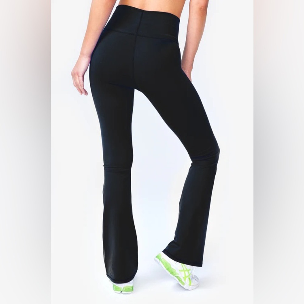 NWOT Terez TLC Flare Leggings in Jet Black - Picture 2 of 13